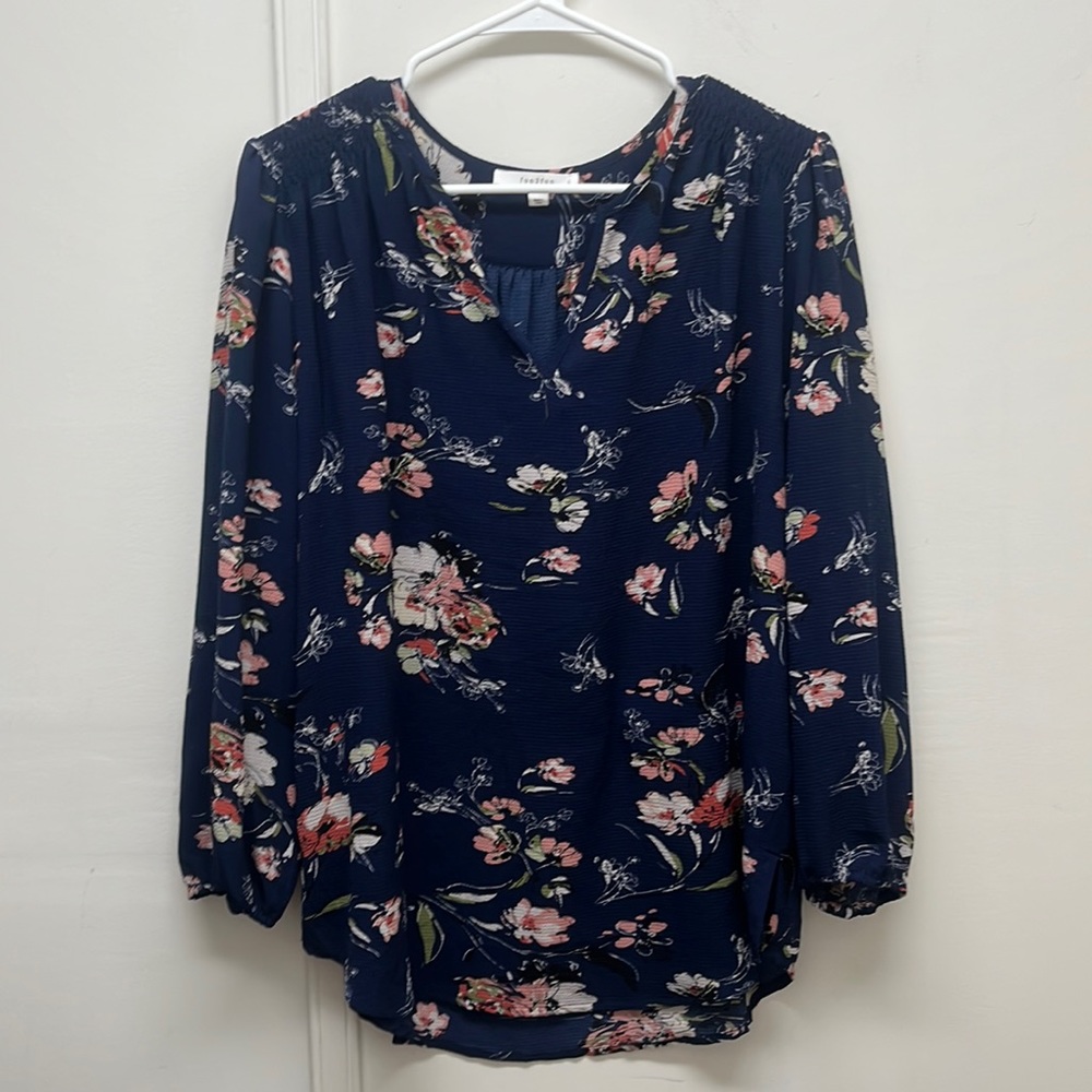 Fun2Fun Kenmore Floral Split Neck Blouse - Size L